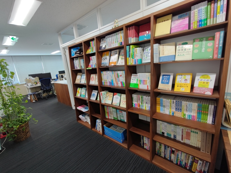 くろしお出版 語学書の書籍編集者の募集です